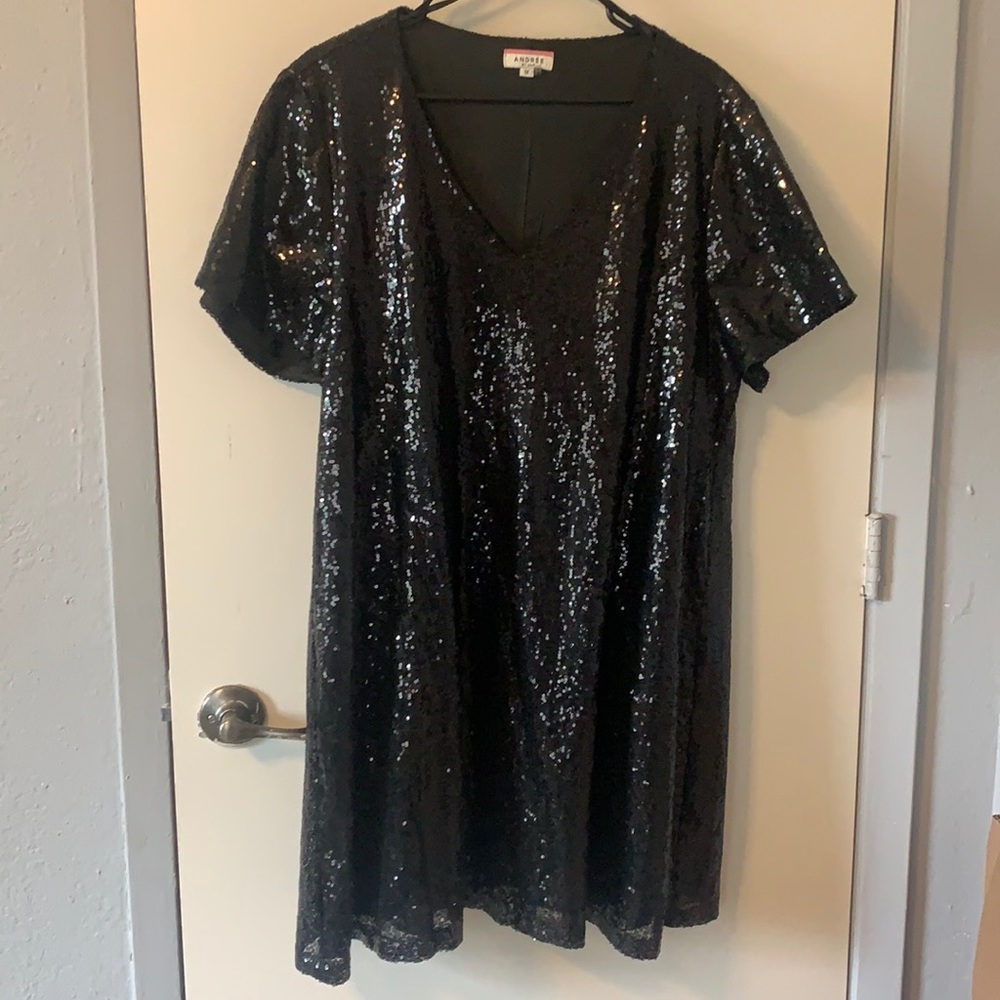 Short black sequin dress 1X
